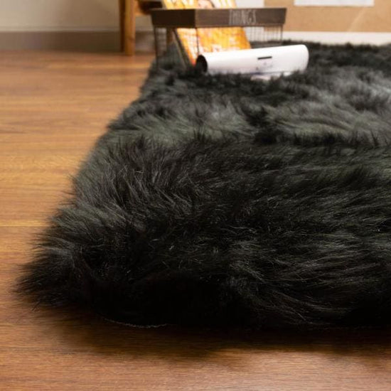 Fluffy Carpet Black.